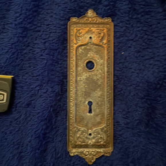 Old doorknob cover used see photos for measurements - Picture 2 of 4